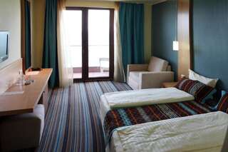 Отель Mirage Hotel Несебр Двухместный номер с 1 кроватью или 2 отдельными кроватями и балконом-15